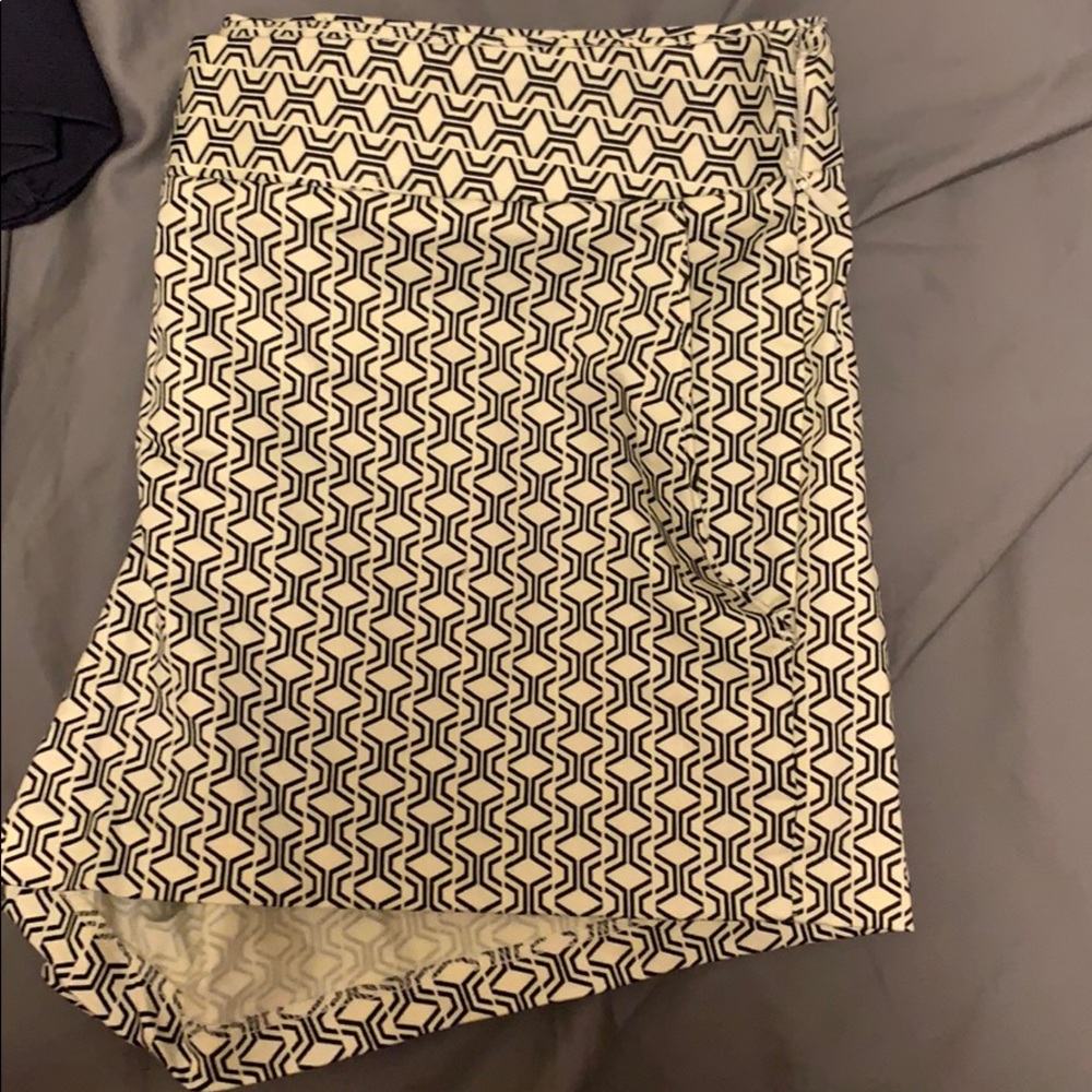 Express Patterned Shorts - image 3